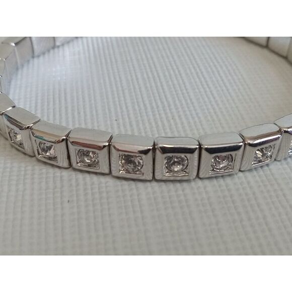 Silver Toned Metal Elasticized Rhinestone Encrusted Links Signed NM Bracelet - Picture 7 of 8